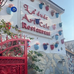 Ladude art cafe